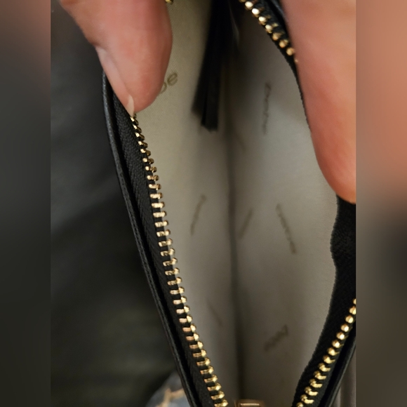 Bebe Stanley Black Crossbody NWT Quilted Vegan leather gold chain strap - Picture 6 of 16